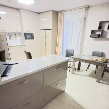 Продается 2-х комнатная квартира, 98,2 м²