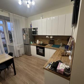 Продается 1-комнатная квартира, 37 м²