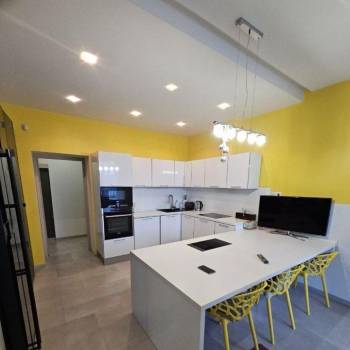 Продается Многокомнатная квартира, 200,5 м²