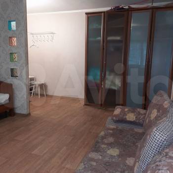 Продается 1-комнатная квартира, 42 м²