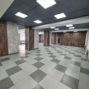 Сдается Нежилое помещение, 246 м²