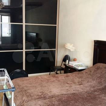 Продается 1-комнатная квартира, 48 м²