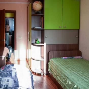 Продается Многокомнатная квартира, 77,4 м²