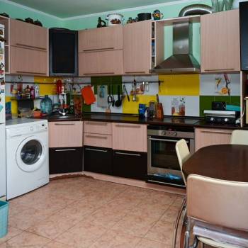 Продается Многокомнатная квартира, 77,4 м²