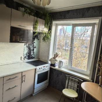 Продается Многокомнатная квартира, 60 м²