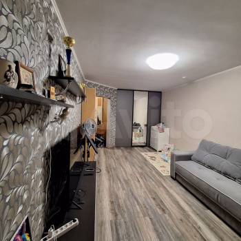 Продается 1-комнатная квартира, 42 м²