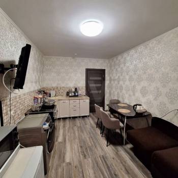 Продается 1-комнатная квартира, 42 м²