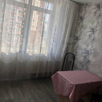 Сдается 1-комнатная квартира, 42 м²