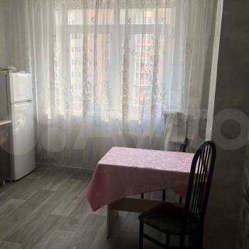 Сдается 1-комнатная квартира, 42 м²