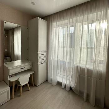 Продается 1-комнатная квартира, 42 м²