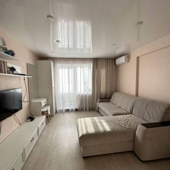 Продается 1-комнатная квартира, 42 м²