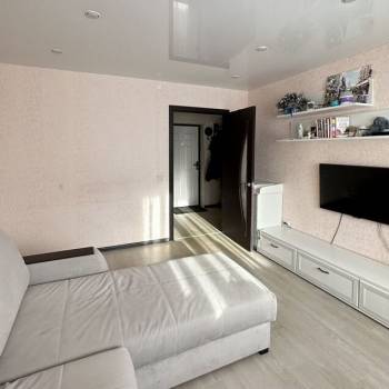 Продается 1-комнатная квартира, 42 м²