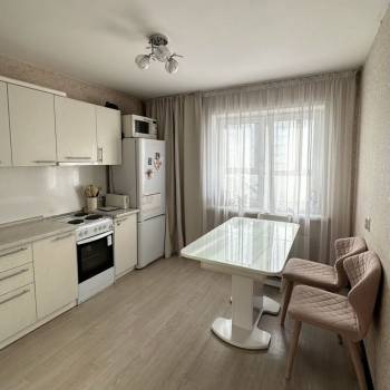 Продается 1-комнатная квартира, 42 м²