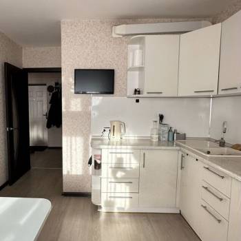 Продается 1-комнатная квартира, 42 м²