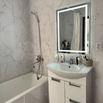 Продается 1-комнатная квартира, 42 м²