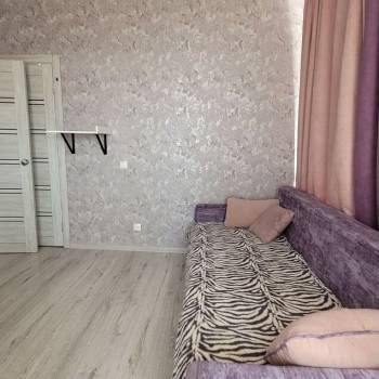 Продается 1-комнатная квартира, 42 м²