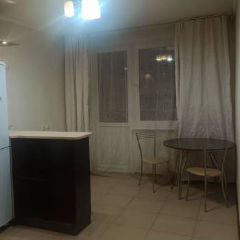 Сдается 1-комнатная квартира, 63 м²