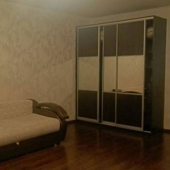 Сдается 1-комнатная квартира, 63 м²