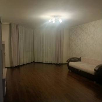 Сдается 1-комнатная квартира, 63 м²