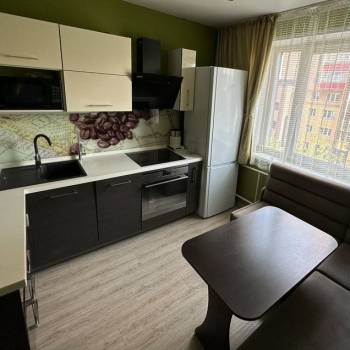 Сдается 1-комнатная квартира, 42 м²