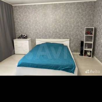 Продается 1-комнатная квартира, 43 м²