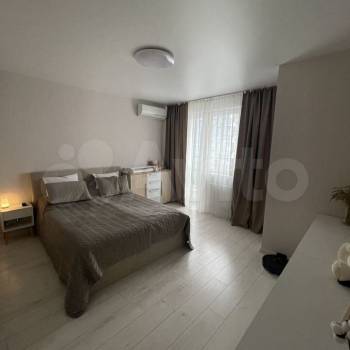 Продается 1-комнатная квартира, 42 м²