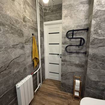Продается 1-комнатная квартира, 65,2 м²