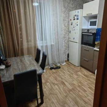 Продается 1-комнатная квартира, 38 м²