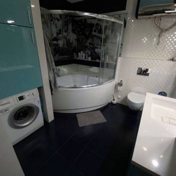 Продается 1-комнатная квартира, 64 м²