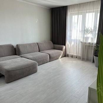 Продается Многокомнатная квартира, 80 м²