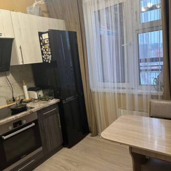 Продается 1-комнатная квартира, 42 м²