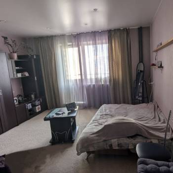 Продается 1-комнатная квартира, 42 м²