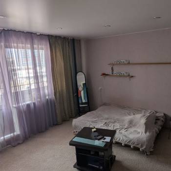 Продается 1-комнатная квартира, 42 м²