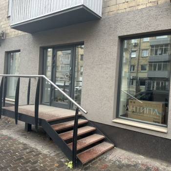 Сдается Нежилое помещение, 165 м²