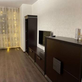 Сдается 1-комнатная квартира, 62 м²