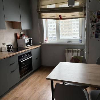 Продается Многокомнатная квартира, 77,2 м²