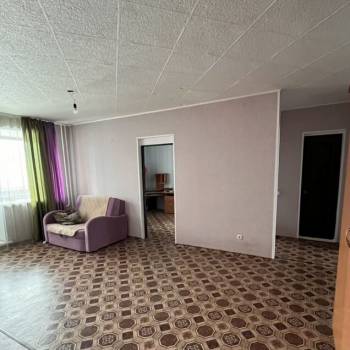 Продается 1-комнатная квартира, 72,8 м²