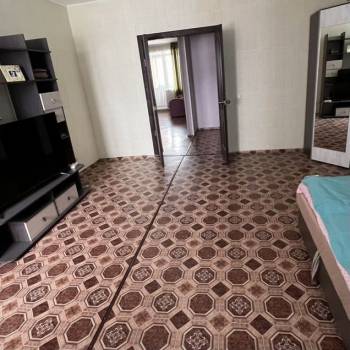 Продается 1-комнатная квартира, 72,8 м²