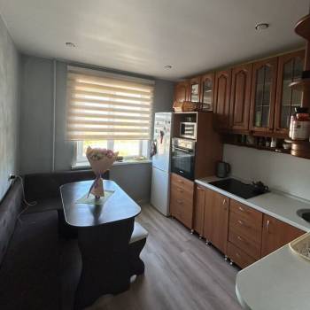 Продается Многокомнатная квартира, 80 м²