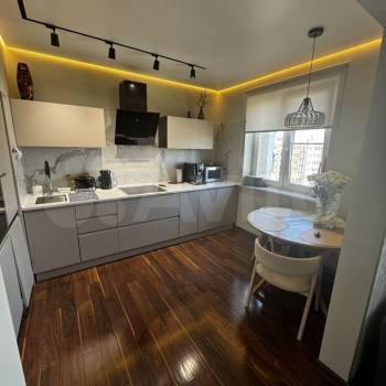 Продается Многокомнатная квартира, 80,7 м²