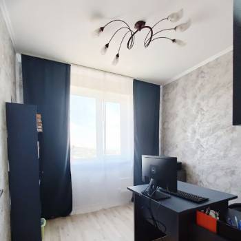 Продается Многокомнатная квартира, 104 м²