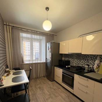 Сдается 1-комнатная квартира, 37 м²