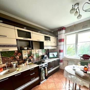 Продается Многокомнатная квартира, 73,2 м²