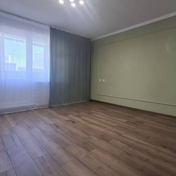 Продается 1-комнатная квартира, 42 м²