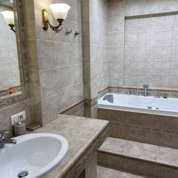 Сдается 2-х комнатная квартира, 111 м²