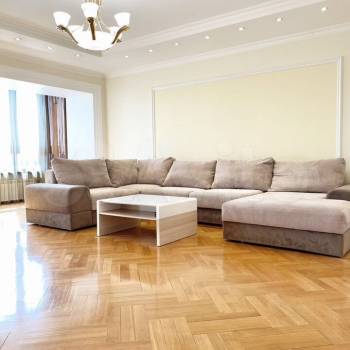 Сдается 2-х комнатная квартира, 111 м²