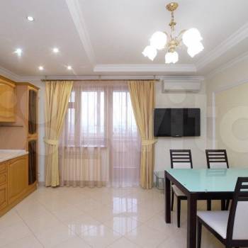 Сдается 2-х комнатная квартира, 111 м²