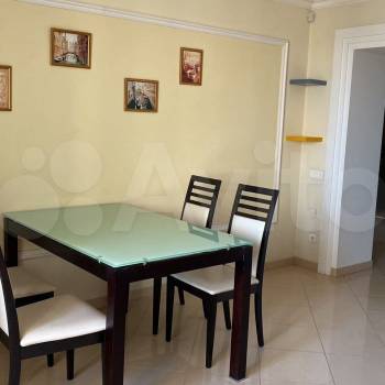 Сдается 2-х комнатная квартира, 111 м²