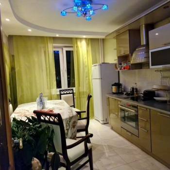 Сдается 2-х комнатная квартира, 76 м²