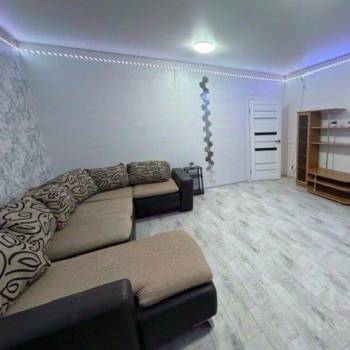 Сдается 2-х комнатная квартира, 77 м²